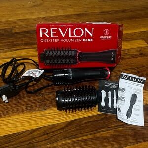 Revlon One-Step Volumizer Plus Blowout Brush NIB